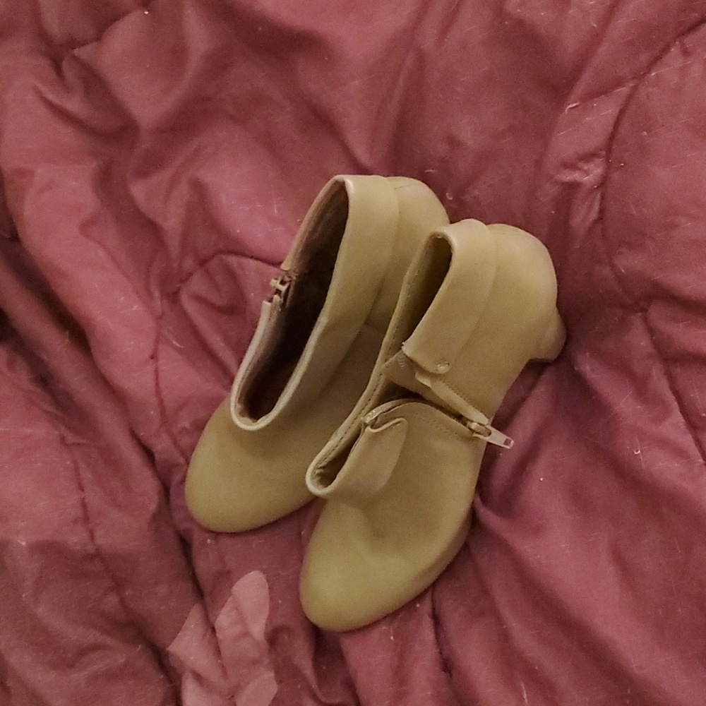 East 5th beigh booties size 8